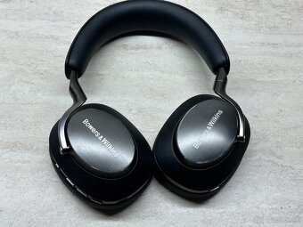 Bowers & Wilkins PX8 - 6