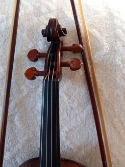 Predám ,staré husle s vybavou,4/4 - 6