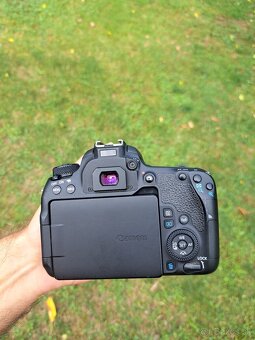 Canon EOS 77D - 6