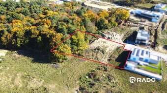 RADO| Výnimočný pozemok pre náročných - úžasné výhľady + pro - 6