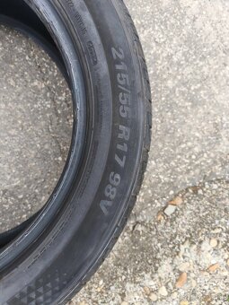 Predám kumho 215/55 R17 letné - 6
