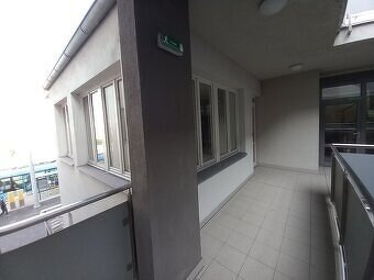 Dvojpodlažný priestor v centre Košíc pri pešej zóne - 6