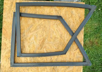 Ford Taunus zadní skla 2dv. - 6