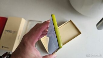 Motorola Moto G85 - krásna farba, stav nového - 6