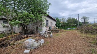 🏡 STAVEBNÝ POZEMOK S DOMOM V OBCI NITRIANSKE RUDNO (3 867 m - 6