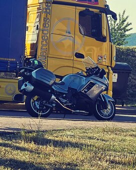 Kawasaki GTR 1400 - 6