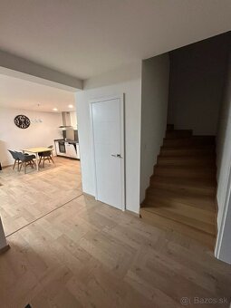 NA PREDAJ 3i mezonet, čiastočne zariadený dom,ul.Pezinská,Ch - 6