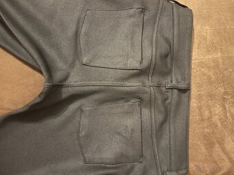 Dámske čierne GUESS nohavice - 6