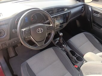 Toyota Auris Touring - 6