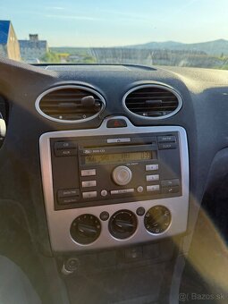 Ford Focus 1.4 - 6