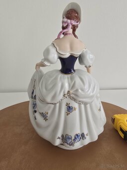 Krásna porcelánová soška Royal dux - 6