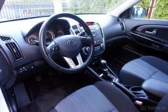Kia ceed kombi 1.4i 2011 biela farba - 6