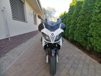 Aprilia SR max 300 - 6