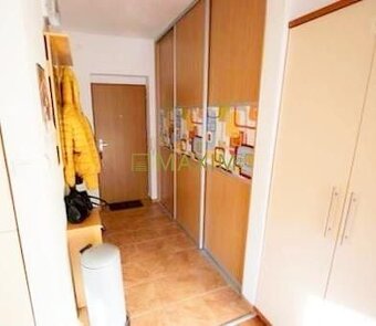 Ponúkame na predaj 1-izbový byt so záhradkou a parkovacím m - 6