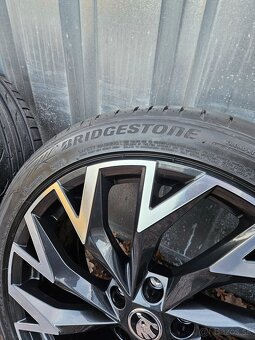 Letní alu kola Helix 19" Škoda Superb 235/40 R19 - 6