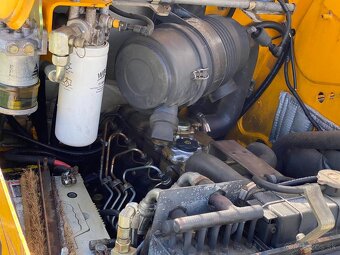 Smykový nakladač JCB 160 HF - 6