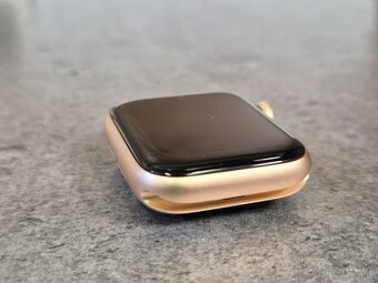 Apple Watch 5 40mm Gold Aluminium Pink Sand - TOP stav - 6