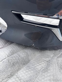 Predám predný nárazník BMW 320d - 6