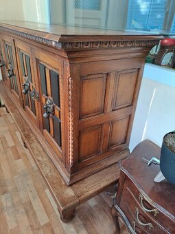 Starozitna vyrezavaná komoda - 6