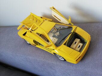 1:18 Lamborghini Diablo  Bburago zlta - 6