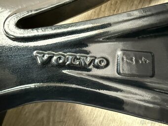 R18 ZIMNI KOLA VOLVO XC60 235/60/18 DOT2025 99,9% - 6