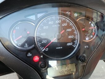 Honda SH 300i - 6