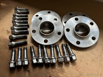 sada podloziek Volvo 5x108 aj srouby - 6