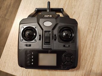 GPS zakrmovacia loďka V020 12.000mAh - 6