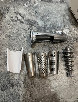 Sencor SMG 4382 mlynček na mäso, strúhač, odšťavo - 6