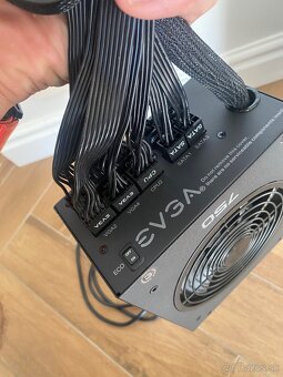 PC skrinka Jonsbo UMX4 + zdroj 750W - 6