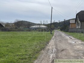 Pekný pozemok v obci Hosťovce - 6