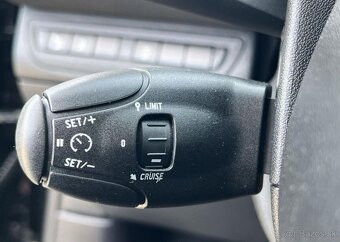 Peugeot 208 1.2i KLIMA PANORAMA TEMPOMAT benzín manuál 60 kw - 6