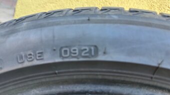 Predam 2 letne Brigestone 255/40R18 dezén okolo 5 mm.rok 202 - 6
