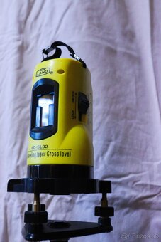 Samonivelačná krížová laserová vodováha + stativ + okuliare - 6