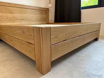 Dubová posteľ z masívu - úložný priestor, nočné stolíky - 6