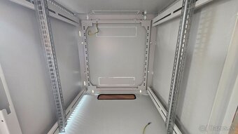 Triton 19" závesný rack 12U/600mm RBA, sivý - 6