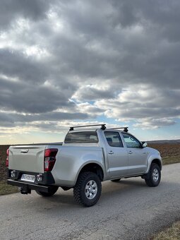 Toyota Hilux 2009 2.5d 4x4 REZERVOVANE DO 9.6 - 6