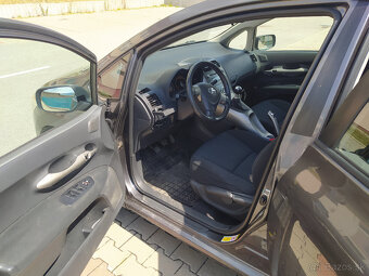 Toyota Auris 2.0D - 4D - 6