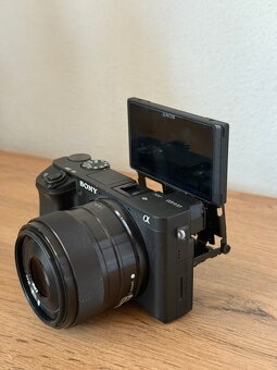 Sony A6400 + Sony 35mm f1.8 OSS - 6