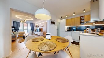 Krásny 3izb.byt v úplnom centre v oplotenom areáli s vlastný - 6