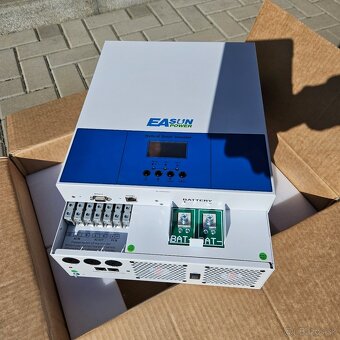 Predám nový hybridný solárny invertor 6200w 48v +Wifi modul - 6