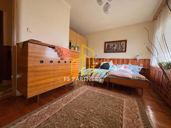 Priestranný zariadený rodinný dom s veľkým pozemkom – Zlatná - 6