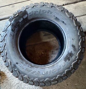 285/70 R17 BF Goodrich - 6
