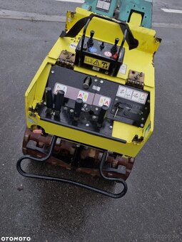 Nožičkový valec Ammann Rammax 1585 s nosnosťou 1,6 tony ovlá - 6