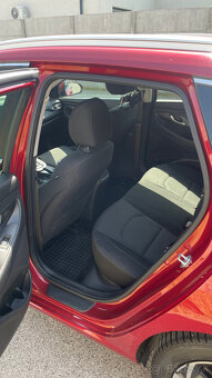 Hyundai i30 CW Kombi 1.6 CRDi Family DTC - 6
