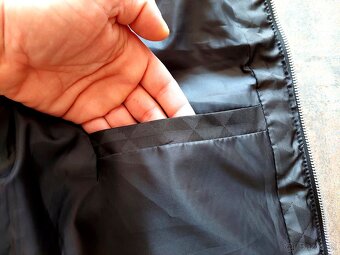 Na predaj unisex vesta Prada-L. - 6