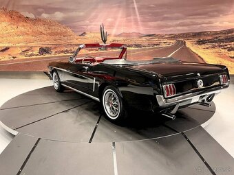 Ford Mustang Convertible - 6