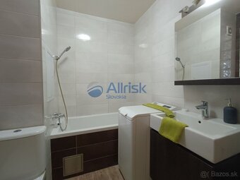 Komfortný 4.izbový byt v samom centre mesta Sereď - 6