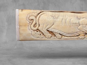 Ručne vyrezávaný Meč z mečúňa na stojane - Tiger a Drak 89cm - 6