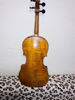 Husle 4/4 - 6